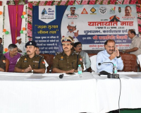 मेरठ में डीआईजी कलानिधि नैथानी ने यातायात माह में जागरूकता रैली को हरी झंडी दिखाई