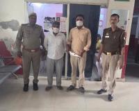 नोएडा में धारदार हथियार से हमला, शख्स को छत से फेंककर हत्या, दो गिरफ्तार