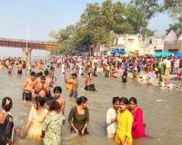 कार्तिक पूर्णिमा पर श्रद्धा का सैलाब: लाखों भक्तों ने हर-हर गंगे के जयघोष के बीच किया पावन स्नान