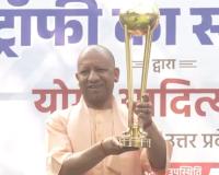 लखनऊ में पहुंची जूनियर हॉकी विश्वकप ट्रॉफी, CM योगी बोले- यह उत्तर प्रदेश के हॉकी स्वर्णिम इतिहास की मिसाल
