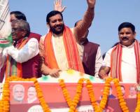 बगहा रोड शो में हरियाणा CM नायब सैनी का जोरदार बयान- एनडीए की सरकार से बिहार को मिलेगी ट्रिपल इंजन की ताकत