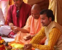 योगी-रवि किशन के करीबी कथावाचक को लॉरेंस गैंग की धमकी: सांसद-विधायक की फोटो पर क्रॉस लगाकर भेजा मैसेज