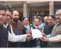 नोएडा में ट्रेड यूनियनों का प्रदर्शन, कारखाना अधिनियम संशोधन रद्द करने की मांग