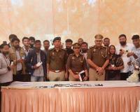 नोएडा पुलिस ने 101 चोरी और गुम मोबाइल फोन बरामद कर मालिकों को लौटाए