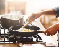 नोएडा में किचन में खाना बनाते समय युवक फिसला, सिर लगने से मौके पर मौत