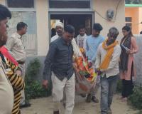 शराबी बेटे की हैवानियत! कुल्हाड़ी से काटकर मां–बाप की हत्या, फरार होने से पहले मां का चांदी का कड़ा भी ले गया