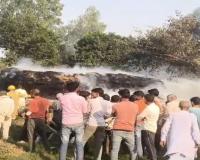 संभल में शराबी की करतूत से भड़की आग: 55 बीघा पुआल जलकर राख, किसान को लाखों का नुकसान