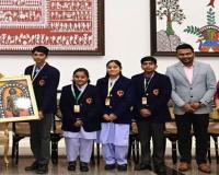 संभल के बच्चों ने राष्ट्रपति भवन में चमकाया नाम: पेंटिंग भेंट कर जीता दिल, मुर्मू ने पूछा सवाल-विद्यार्थियों ने दिए आत्मविश्वासी जवाब