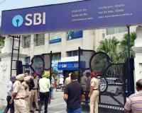 लग्जरी कारों का लोन रैकेट उजागर: SBI मैनेजर से लेकर ऑटो लोन काउंसलर तक की मिलीभगत में करोड़ों की ठगी, ईडी ने ऑडी-मर्सिडीज-वोल्वो समेत कई कारें जब्त कीं