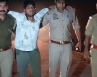 मेरठ में 50 हजार के इनामी बदमाश मुजम्मिल को पुलिस मुठभेड़ के बाद दबोचा, पैर में लगी गोली