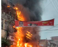 गाजियाबाद में इमारत में भीषण आग, लाखों का माल जलकर खाक, कोई हताहत नहीं