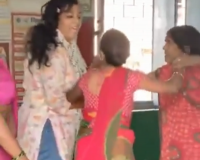 उन्नाव के सरकारी स्कूल में शिक्षिका और रसोइयों के बीच मारपीट, मिड-डे मील विवाद का वीडियो वायरल