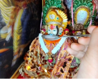 मेरठ में खाटू श्याम जी की मूर्ति ने पीया दूध: प्राकट्य दिवस पर अद्भुत नज़ारा, श्रद्धालुओं की उमड़ी भीड़