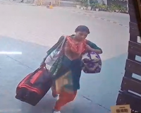 गाजियाबाद में नर्स ने बुज़ुर्ग दंपति के घर से सोना और नकदी चोरी की, सीसीटीवी में कैद 