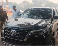 “लग्जरी गाड़ी वाले हो जाओ सावधान! गाजियाबाद ट्रैफिक पुलिस ने चलाया भारी अभियान”काली फिल्म वाली गाड़ियां अब नहीं बचेंगी!”