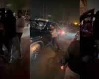 मेरठ: खिरवा चौराहा पर कार-स्कॉर्पियो भिड़ंत, आरोपियों ने राहगीर की स्कूटी कुचली, पुलिस रही मूकदर्शक