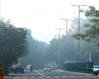 एनसीआर में ठंड ने दी दस्तक, तापमान 13 डिग्री तक गिरा और वायु गुणवत्ता खतरनाक स्तर पर