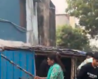 गाज़ियाबाद में विजयनगर थाने के पास युवक को लाठी-डंडों से पीटा, वीडियो वायरल