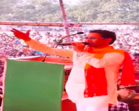 छपरा से भागने की फिराक में हैं खेसारी लाल यादव पर जनता जाने न दे, निरहुआ ने ली चुटकी 