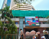 शेयर बाजार में तेजी का जश्न: सेंसेक्स 248 अंक चढ़ा, मेटल और फार्मा शेयरों ने संभाली अगुआई