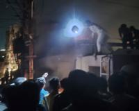 सीहोर में कपड़े की दुकान में भीषण आग, लाखों का सामान राख - बिजली विभाग की डीपी शॉर्ट सर्किट को माना हादसे की वजह