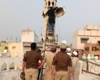 मेरठ में धार्मिक स्थलों से हटाए गए लाउडस्पीकर, अदालत के आदेश पर पुलिस की कार्रवाई
