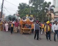 कार्तिक पूर्णिमा व प्रकाश पर्व पर मेरठ में निकली भव्य प्रभात फेरी, श्रद्धालुओं ने किया पुष्प वर्षा से स्वागत