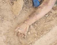 नोएडा में पुलिस कमिश्नरेट ऑफिस के पास नाले में महिला का सिर कटा शव मिला,जांच में जुटी पुलिस