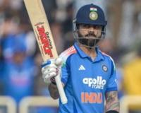 विराट कोहली ने वनडे में बनाया 7000वां शतक, रांची स्टेडियम में फैन ने सुरक्षा तोड़कर किया पैर छूने का प्रयास