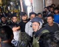 वाराणसी में दाल मंडी पर चला हथौड़ा, विरोध करने पर एसीपी और दुकानदारों में तीखी बहस; 300 पुलिसकर्मी रहे तैनात