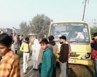 मुजफ्फरनगर में स्कूली बस की टक्कर से बाइक सवार युवक गंभीर घायल, मेरठ रेफर, बस व चालक हिरासत में