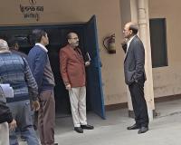 मुज़फ्फरनगर में लाखों अभ्यर्थियों के भविष्य से खिलवाड़, प्रश्न-पत्रों को कूड़ा गाड़ी में ढोने की तैयारी, डीएम ने लगाई फटकार