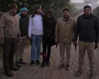 मुजफ्फरनगर-सहारनपुर का वांछित अपराधी आकिल फुगाना पुलिस मुठभेड़ में घायल; लूट की रकम और तमंचा बरामद, दर्ज हैं 9 मुकदमे।