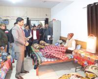 सहारनपुर: शीतलहर में जिलाधिकारी ने रैन बसेरों का निरीक्षण कर सुविधाओं का लिया जायजा