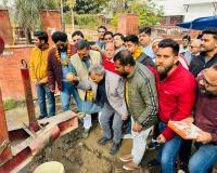 सहारनपुर महापौर डॉ. अजय कुमार ने शहर में नए नलकूप और पंप रिबोर कार्य का शुभारंभ किया