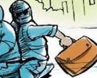 सहारनपुर: बैंक में जमा कराने जा रहे ₹1 लाख उड़ा लिए, चोर ने थैले पर ब्लेड से हमला किया