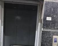 ग्रेटर नोएडा में लिफ्ट का हड़कंप — बुजुर्ग महिला डेढ़ घंटे तक फंसी, सोसाइटी मैनेजमेंट पर सवाल