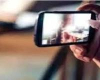 कानपुर देहात में इंसानियत शर्मसार! बीच सड़क महिला से बर्बरता, वीडियो बनाते रहे लोग!