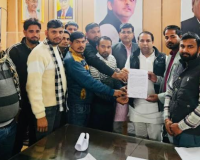 नोएडा में एयरपोर्ट प्रभावित युवाओं का फूटा दर्द: सपा जिलाध्यक्ष से की मुलाकात, 'नौकरी' के वादे पर सरकार को घेरा
