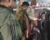 नोएडा New Year Alert: जश्न के लिए 3000 पुलिसकर्मी तैनात, सेक्टर-18 में बदला ट्रैफिक रूट; हुड़दंगियों पर 'ड्रोन' से नज़र