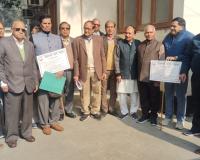 मुजफ्फरनगर में सेवानिवृत्त डिप्लोमा इंजीनियरों का प्रदर्शन, पुरानी पेंशन बहाली और आठवें वेतन आयोग में शामिल होने की उठी मांग