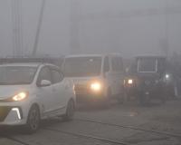 शामली में घने कोहरे और कड़ाके की ठंड से जनजीवन प्रभावित, अलाव और गर्म कपड़ों की बढ़ी मांग