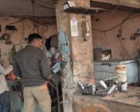 मुजफ्फरनगर में अवैध शराब पर विशेष अभियान, आबकारी टीम ने कई गांवों में छापेमारी की