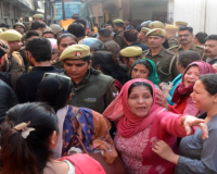  बरेली में सपा नेता सरफराज और राशिद के बरातघरों पर दूसरे दिन भी गरजा बुलडोजर, 14 साल बाद अमल में आया ध्वस्तीकरण आदेश