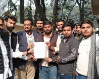  7 साल बाद आई पुलिस भर्ती में आयु सीमा में 3 वर्ष की छूट की मांग, मुज़फ्फरनगर में युवाओं ने भेजा मुख्यमंत्री को ज्ञापन