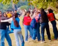 मेरठ के MIET कॉलेज कैंपस में छात्राओं के दो गुटों में जमकर मारपीट