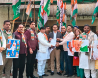 नोएडा-ग्रेटर नोएडा में कांग्रेस और माकपा ने मनरेगा के विकल्प कानून के खिलाफ प्रदर्शन किया