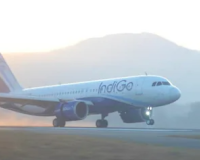 घने कोहरे की चादर में लिपटी उड़ानें; दिल्ली एयरपोर्ट पर दृश्यता 125 मीटर तक गिरी, यात्रियों के लिए एडवाइजरी जारी