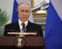 होटल स्टाफ की फरमाइश पर पुतिन का सादगी भरा अंदाज, मुस्कुराकर दिया फोटो के लिए पोज