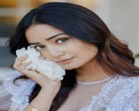 मैं मुक्का मारूं या किस करूं... एक्ट्रेस त्रिधा चौधरी ने बताया कपिल शर्मा संग काम का अनुभव